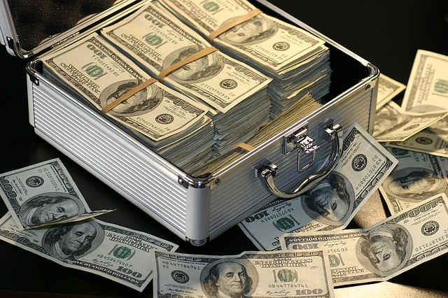 valise pleine d'argent