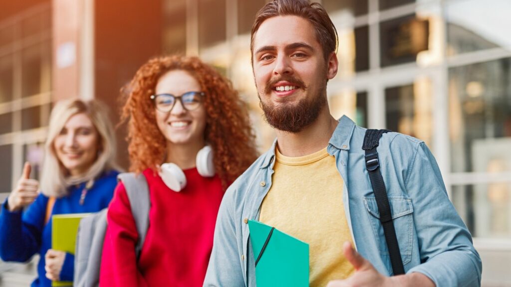 Dois-tu poursuivre tes études ou trouver un travail