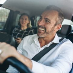 Devenir chauffeur pour Uber : Transformez votre voiture en source de revenus