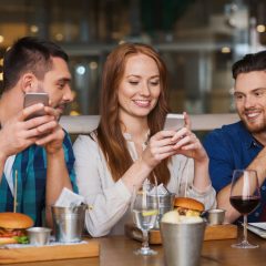 Les meilleures applications pour trouver des offres de restauration à petit prix