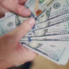 Les meilleurs forums et groupes pour dénicher des bons plans argent
