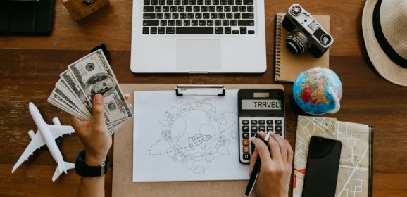 Comment économiser sur ses voyages grâce aux bons plans cachés