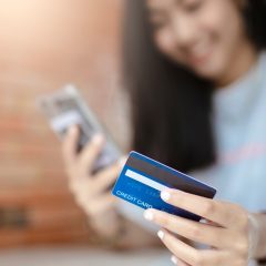 Utiliser les cartes de fidélité : comment payer moins toute l’année