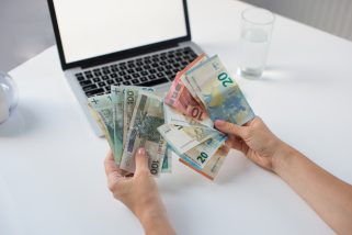 Gagner de l’argent en aidant les autres : services et plateformes