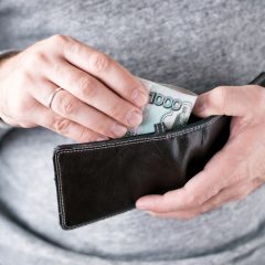 Les astuces simples pour vivre mieux avec le même salaire