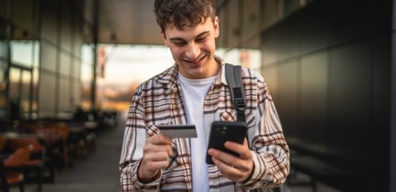 Comment réduire ses frais bancaires sans changer d’établissement